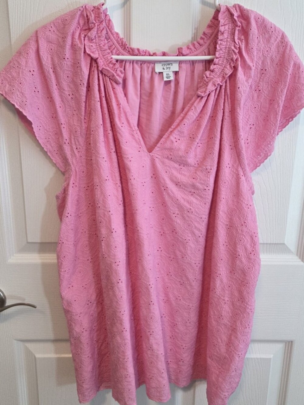 Crown & Ivy pink eyelet top 100% cotton size XL